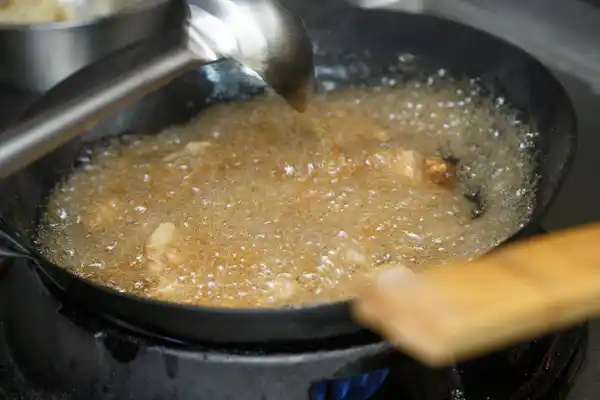 Szechuan Chicken Schritt 2 — Hähnchen marinieren