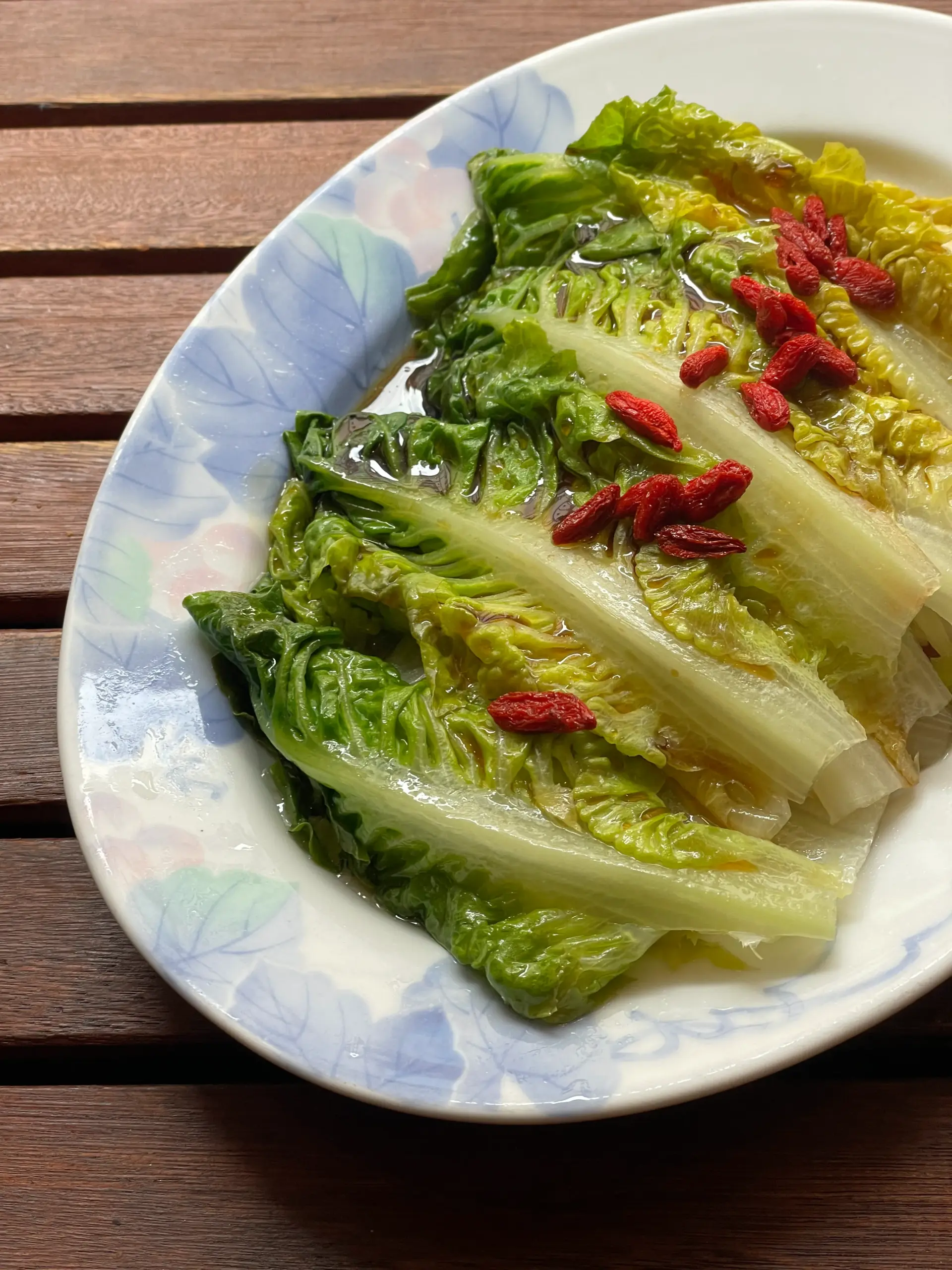 Preparation steps of steamed romaine lettuce — chilli oil and garlic added after steaming